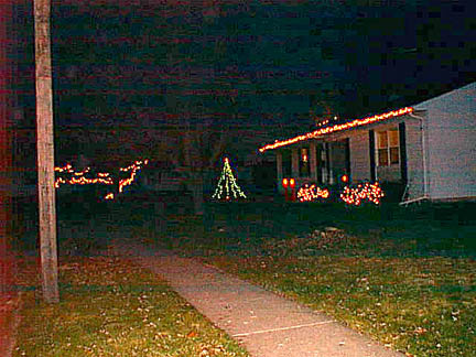 xmaslite2.JPG (46052 bytes)