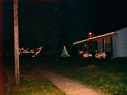 xmaslites.JPG (31808 bytes)