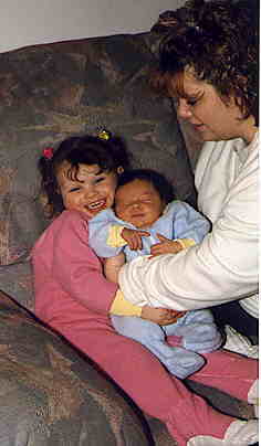 nicoleandbaby1.jpg (10340 bytes)