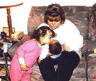 nicoleandbaby2.jpg (15089 bytes)